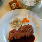 鉄板焼レストラン「仁」 - 日替りランチ900円（鉄板焼サーロインステーキ）