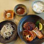 鉄板焼レストラン「仁」 - おすすめランチ1300円（ステーキとシーフードのハーフセット）