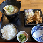 和食れすとらん 天狗 - 肉豆腐と唐揚げ4個の定食ご飯大