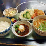 天寶 - 　　　　　本日のランチ　　　　　　　　　　　　　　　　　カレーうどんハーフチキンカツおろしポン酢　　　　　　　　　　　　　　冷奴　700円