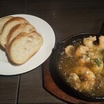 洋麺バルPastaBA - 海老とマッシュルームのアヒージョ(850円)