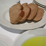 エスト! プロッシモ - 自家製パン　ココアのパン