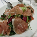 エスト! プロッシモ - 柏市産幻霜ポークの生ハムと千葉市産プチヴェールのホットサラダ