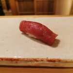 東麻布 天本 - マグロ三つ目(赤身？)