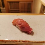 東麻布 天本 - マグロ一つ目(中トロ？)