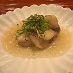 割烹 隆 - お昼のコース９６８０円。鯉の揚げ出し。下処理が余程良いのか、癖も小骨も感じない旨味だけの鯉です。餡と黒七味ともマッチしています（╹◡╹）