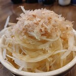 とんかつ 王龍 - 血液ドロドロが気になりさらし玉ねぎ注文、玉ねぎ価格高騰ですが変わらない値段　