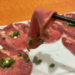完全個室 肉寿司 彩・八馬  - 牛タンの低温調理。美味し。