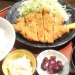 Tonkatsu Umai Monoya Himawari Shokudou - ロースカツ定食