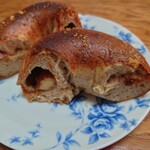 ベーグルクラブ - スモークチーズとカリカリしたいぶりがっこが合う!