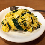 紅葉亭 - ニラ玉子炒め650円。ニラが繊維質でなく柔らかいので食べやすいです。たまごは無駄にふわふわというよりも適度に火が通っていて、好きな感じでした