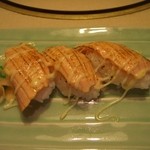 味愛おか半 - 炙りサーモン握り