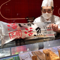 寿司 はせ川 心斎橋本店 - まだ元気なイカᔦ*° ꒳ °*ᔨ