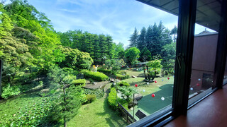 Heriteiji Urawa Besshonuma Kaikan - 館内からみた庭園。