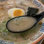 大砲ラーメン - スープ