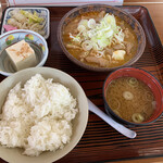 もつ煮屋 日の出食堂 - もつ煮定食のおかず大盛り