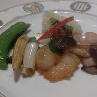 崎陽軒本店 嘉宮 - えびと紋甲いかがプリプリでおいしいよ♪白飯もあればな。。(220511)