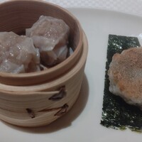 崎陽軒本店 嘉宮 - 特製シウマイと昔ながらのシウマイ食べ比べと、点心はニラの焼きまんじゅう？(220511)