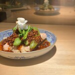 炭火焼き鳥 鶏尽 花れ - よだれ鶏（上の添え物は季節により変わります）