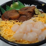魚丼屋 キッチンスタジアム - 煮帆立&生帆立（大）＠¥755