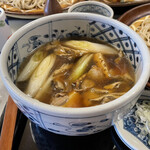 Suginoya Honjin - 鴨汁は肉も野菜もたっぷり。甘目の出汁濃いめ。強麺には合います