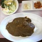 カフェ クレール - ◆新阪急ホテルオリジナルの「ビーフカレー(1,000円）」サラダ、薬味付。
