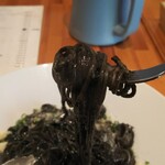 ボーノ - 黒光りする麺