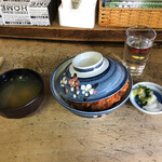 安田屋 - "わらじかつ丼(2枚入り)1,200円♪味噌汁とお新香が付きます。