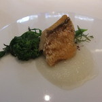 カイノヤ - 牡蛎ダメな私にはうろこパリパリ身はしっとり甘鯛。蕪のソース。