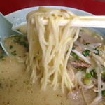 ラーメン 珍楽 - 麺上げ。相変わらずピントが合っていません・・。（汗）