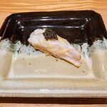 日本料理 e. - お凌ぎはボタン海老の握り、火を通してキャビアを乗せて