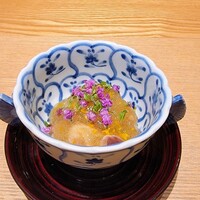 日本料理 e. - 先付けは蛤と春菊の白和え、土佐酢のジュレ、くるみ