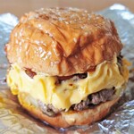 Five Guys - 料理写真:CHEESEBURGER