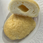 ヨコハマブンブンプラス - 塩パン＋メロンパン。なるほど。ちょっと贅沢。美味しい。⚪︎。