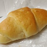 Montabo - 塩パン コロッケパン シュガートースト 各118円