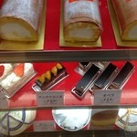 Patisserie Paris Delice - ロールケーキもあるね