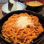 スナック＆コーヒー ビボ - スパゲティセット。真ん中、チーズの下に玉子の黄身が隠れています。