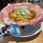 ラーメン大戦争 - カウンター向かいに多数のお客で…忍法、丼下〜!(^^;