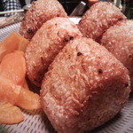 焼鳥いなかもん - 【焼おにぎり】 １３０円 綺麗に均等に焼き目が付いており、丁寧な焼き