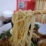 麺は平打ち麺です