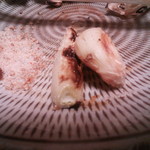 焼鳥いなかもん - 豚足に付いてる塩で食うと更にウマイ！