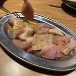 Wagyu U Yakiniku Jukusei O Otoro Gyuutan Kokusan Gyuu Horumon Date No Kura - 闇盛りホルモン 中