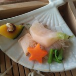 遊の丘 - ままごとそばセット（小鉢、ドリンク、デザート付）￥1200の煮物（H25.2.23撮影）