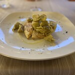 Ristorante pizzeria Vecchia Colognola - FILETTO DI SAN PIETRO (マトウダイ) に PATATE と CARCIOFI  これもおいしい！ 