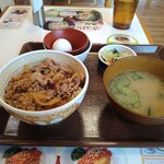 すき家 - 牛丼並+しじみ汁+お新香+生たまご=680円税込ですってぇ〜♪