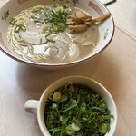 一久 - 大盛りラーメン、ねぎ盛り