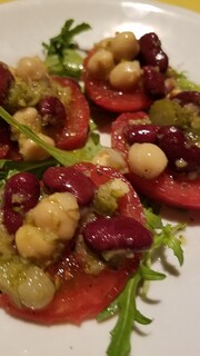 Taverna Quale - 色んな豆とトマトのサラダ