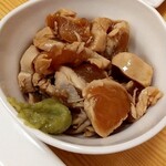 備長炭海鮮居酒屋 魚鬼 - 特製とりわさ550円、ちゃんと半生