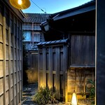 こま田 - 身を清めて出直したくなるエントランス。