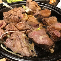 肉と日本酒いぶり 有楽町店 - 牛タン量り売り　10g 150円　約370g